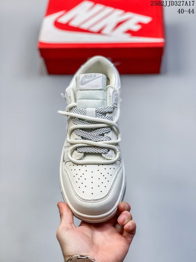 NIKE SB DUNK LOW